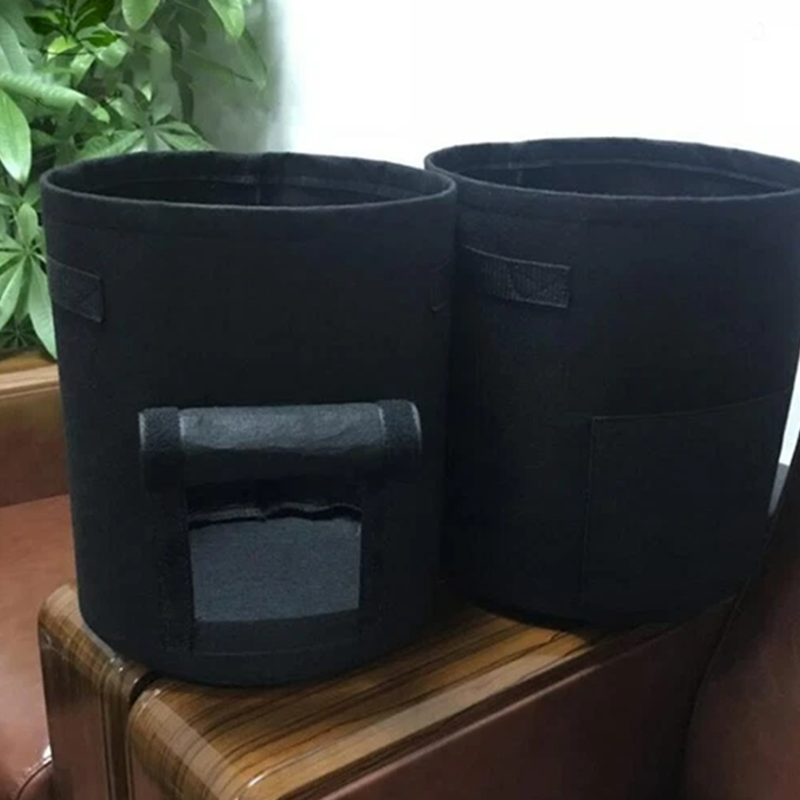 Cloth crop planting bags with harvesting windows